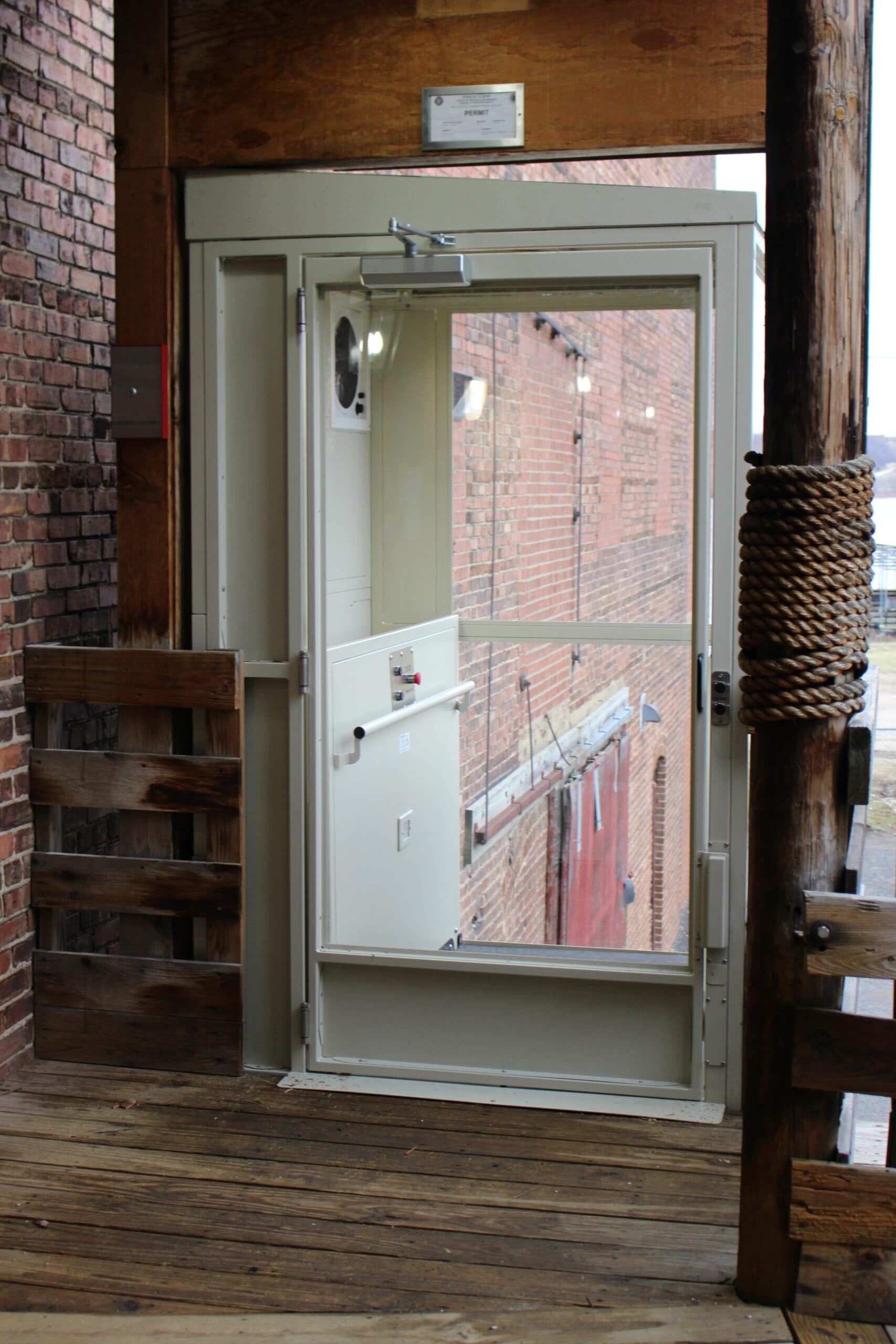 Symmetry Enclosure lift outdoors at restaurant