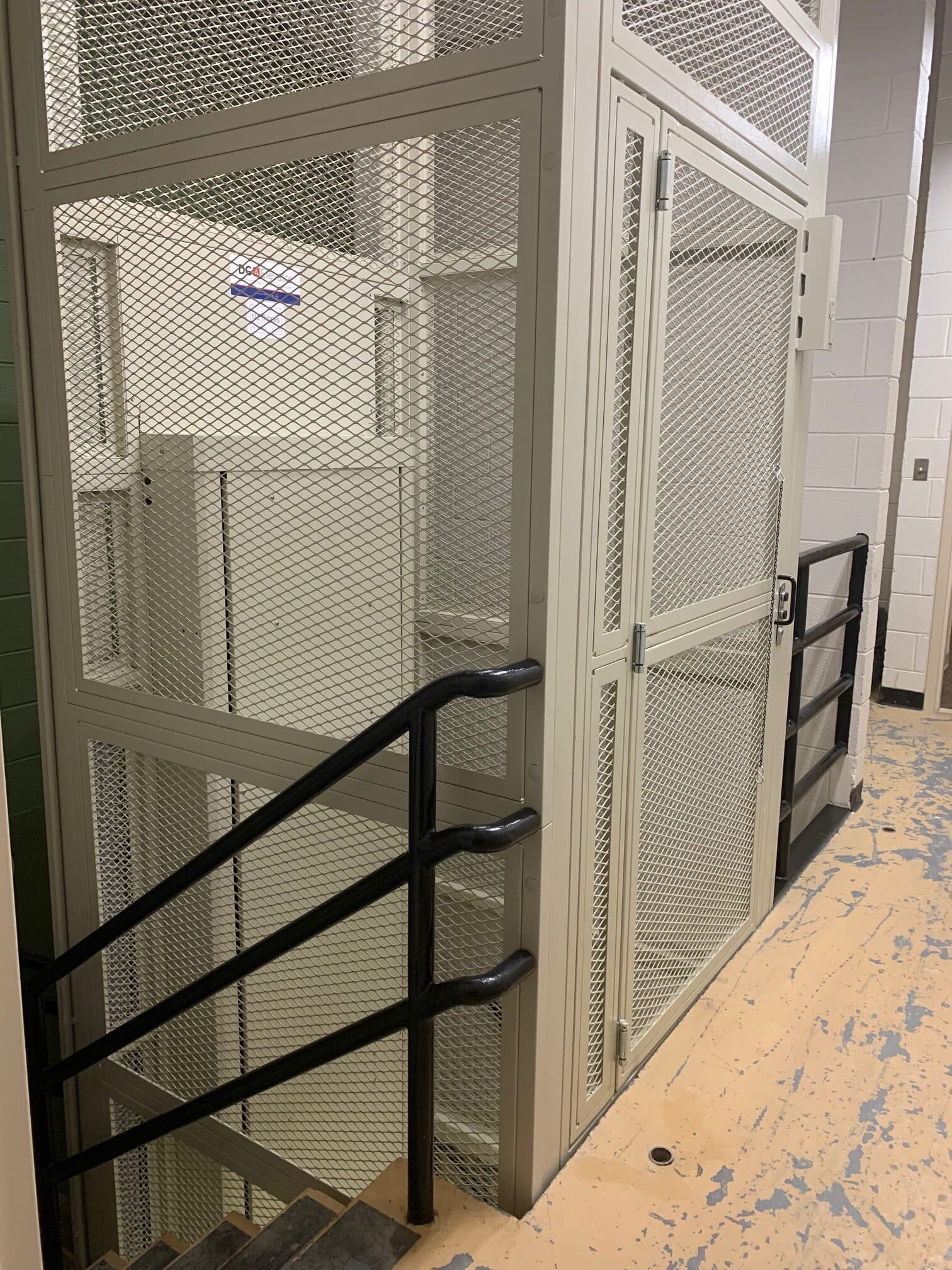 symmetry vrc material handling lift mesh in ivory