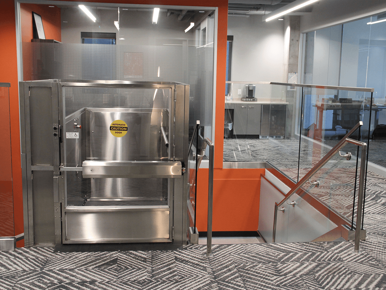 enclosed lift plexi in stainless steel and clear laminated safety glass (At upper landing)