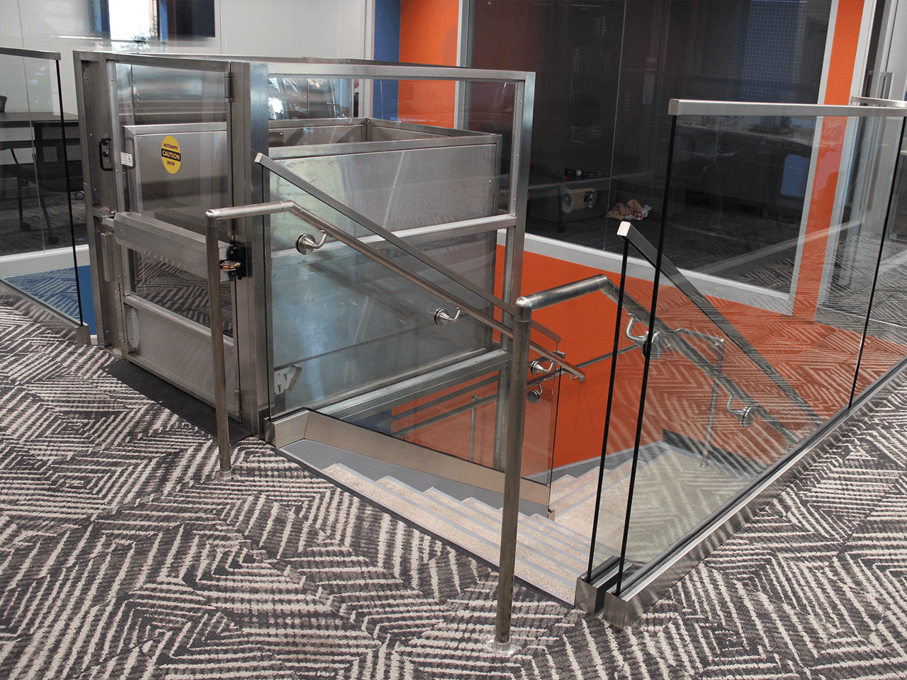 enclosed lift plexi in stainless steel and clear laminated safety glass (At upper landing)