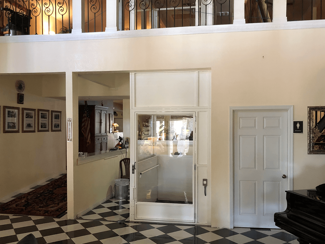 symmetry VPL-EL painted Architectural White clear plexi panels