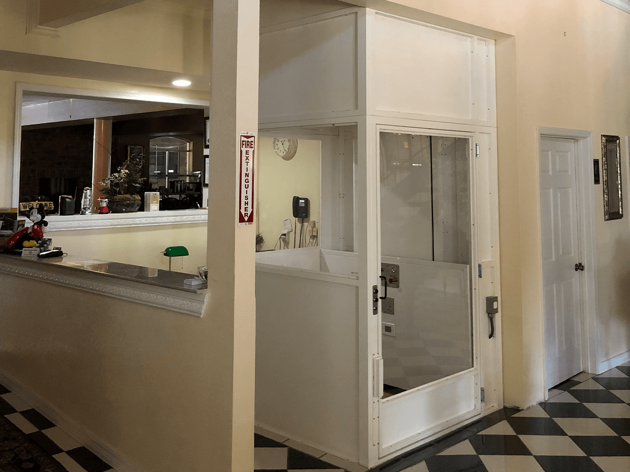 symmetry VPL-EL painted Architectural White clear plexi panels