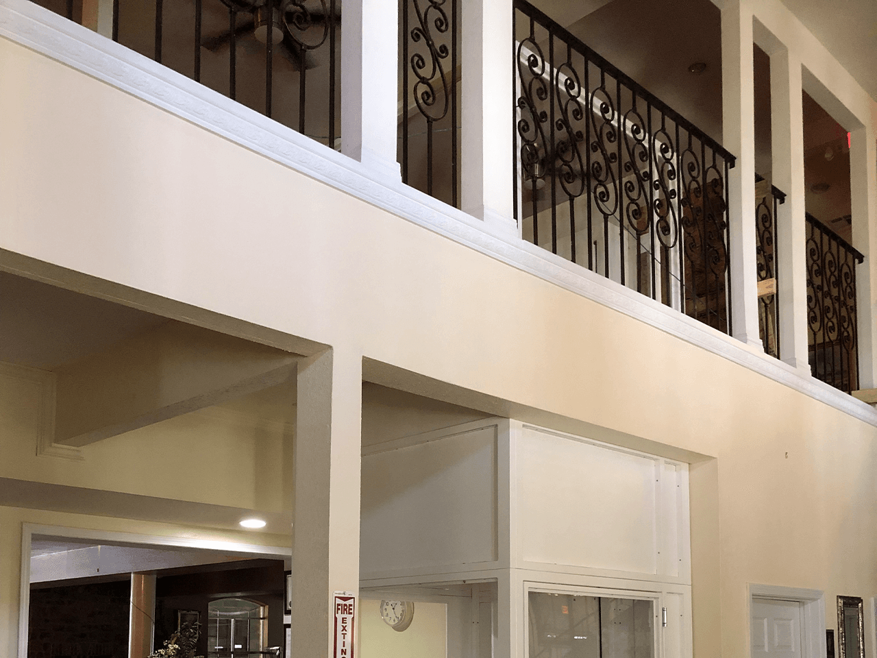 symmetry VPL-EL painted Architectural White clear plexi panels