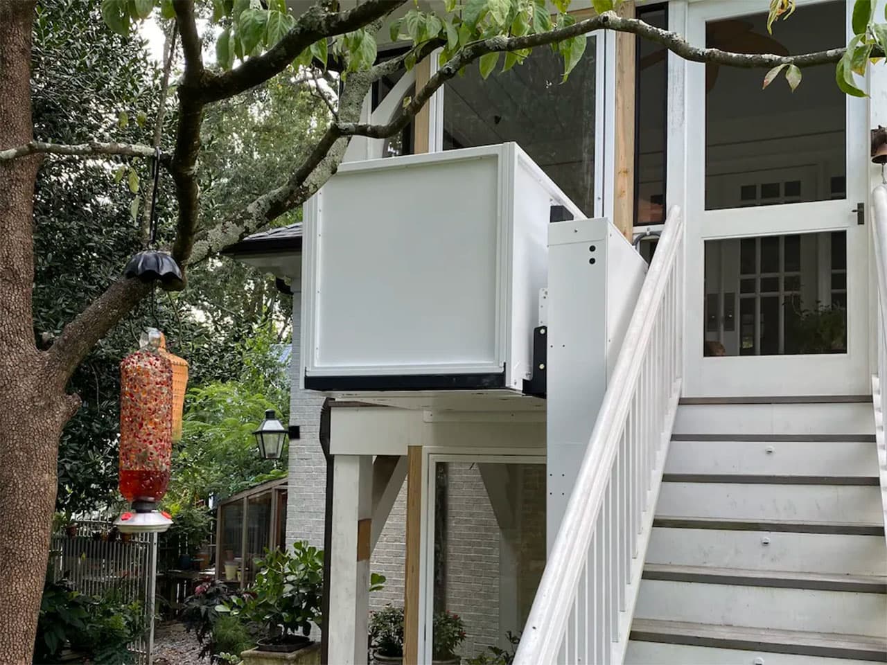 Porch wheelchair platform lift