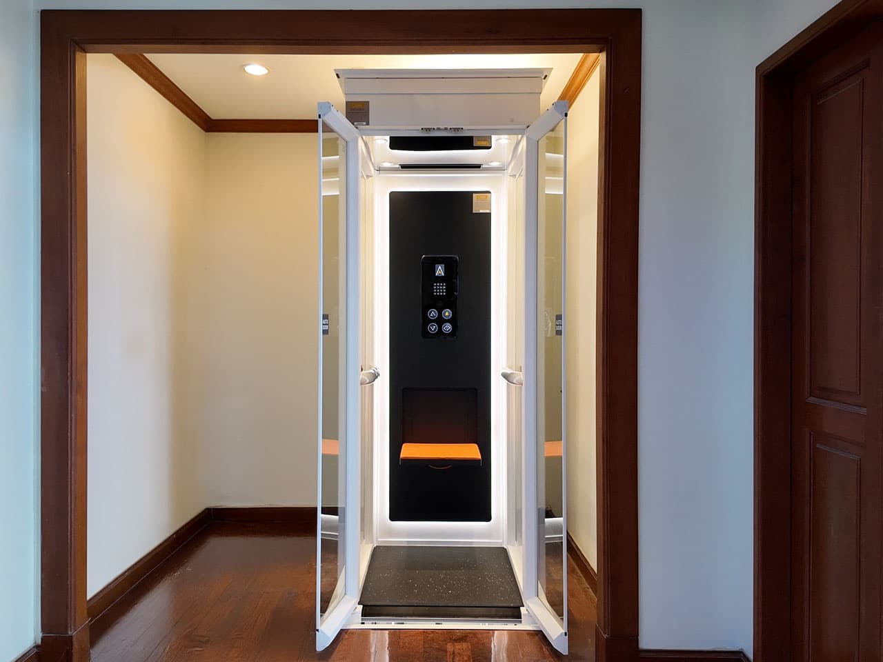 Compact small lift for home